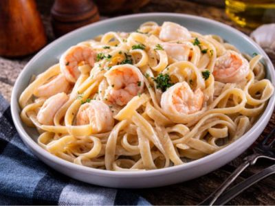 Fettuccine alfredo với tôm